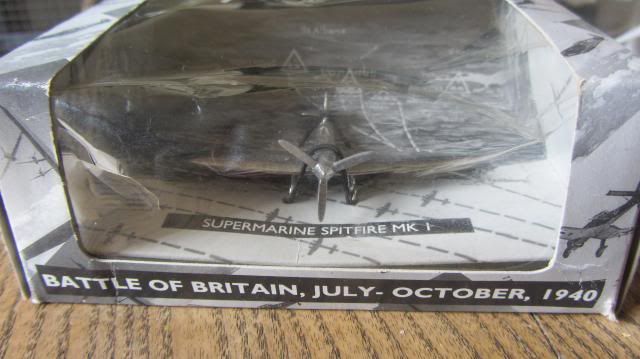 i1152.photobucket.com/albums/p489/leosweeney/Die-castSpitfire2.jpg