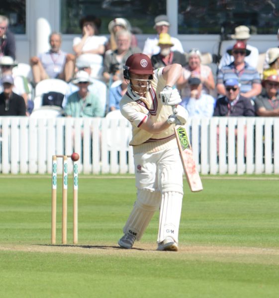 http://i1152.photobucket.com/albums/p490/cricketphotos1/Cricket%20Photos/2018%20Somerset%20Cricket%20Photos/Specsavers%20County%20Championship%202018/Somerset%20v%20Hampshire%20Starting%2011th%20May%202018/Dom%20Bess%20bld%20Gareth%20Berg.jpg