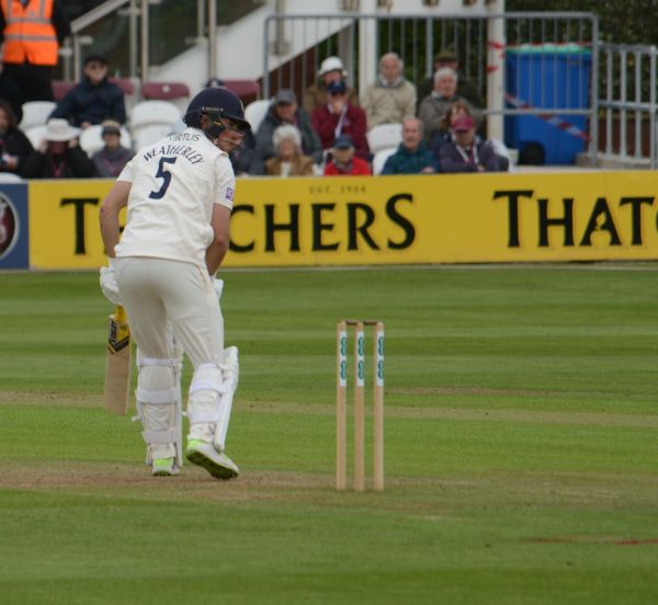 http://i1152.photobucket.com/albums/p490/cricketphotos1/Cricket%20Photos/2018%20Somerset%20Cricket%20Photos/Specsavers%20County%20Championship%202018/Somerset%20v%20Hampshire%20Starting%2011th%20May%202018/Joe%20Weatherley%20dropped%20by%20Matt%20Renshaw.jpg