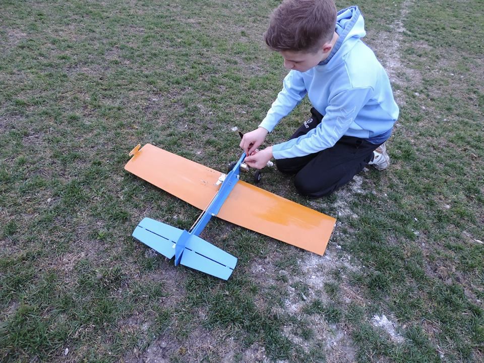 12938229_571120646388598_428389846480549