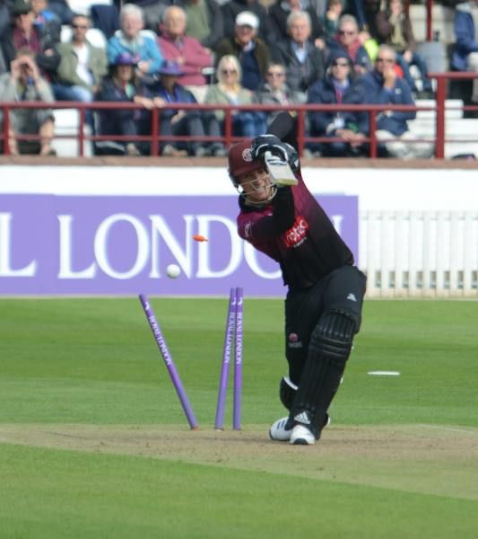 https://i1152.photobucket.com/albums/p490/cricketphotos1/Cricket%20Photos/2019%20Somerset%20Cricket%20Photos/Royal%20London%200ne-day%20cup/Somerset%20v%20Hampshire%205th%20May%202019/Tom%20Banton%20bld%20Kyle%20Abbot.jpg