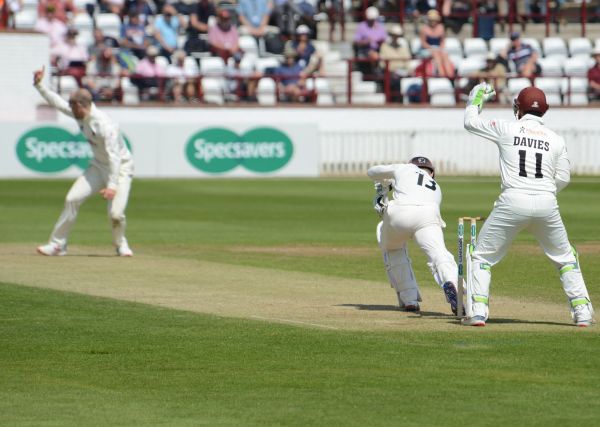 https://i1152.photobucket.com/albums/p490/cricketphotos1/Cricket%20Photos/2019%20Somerset%20Cricket%20Photos/Specsavers%20County%20Championship%202019/Somerset%20v%20Surrey%20starting%2014th%20May%202019/Gareth%20Batty%20lbw%20Jack%20Leach.jpg