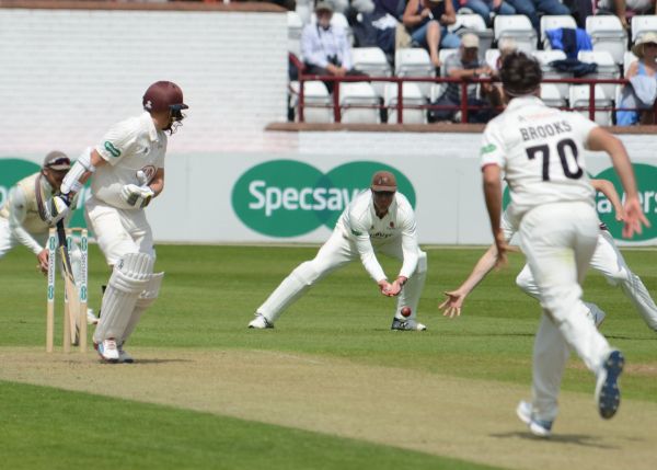 https://i1152.photobucket.com/albums/p490/cricketphotos1/Cricket%20Photos/2019%20Somerset%20Cricket%20Photos/Specsavers%20County%20Championship%202019/Somerset%20v%20Surrey%20starting%2014th%20May%202019/Scott%20Borthwick%20near%20miss.jpg