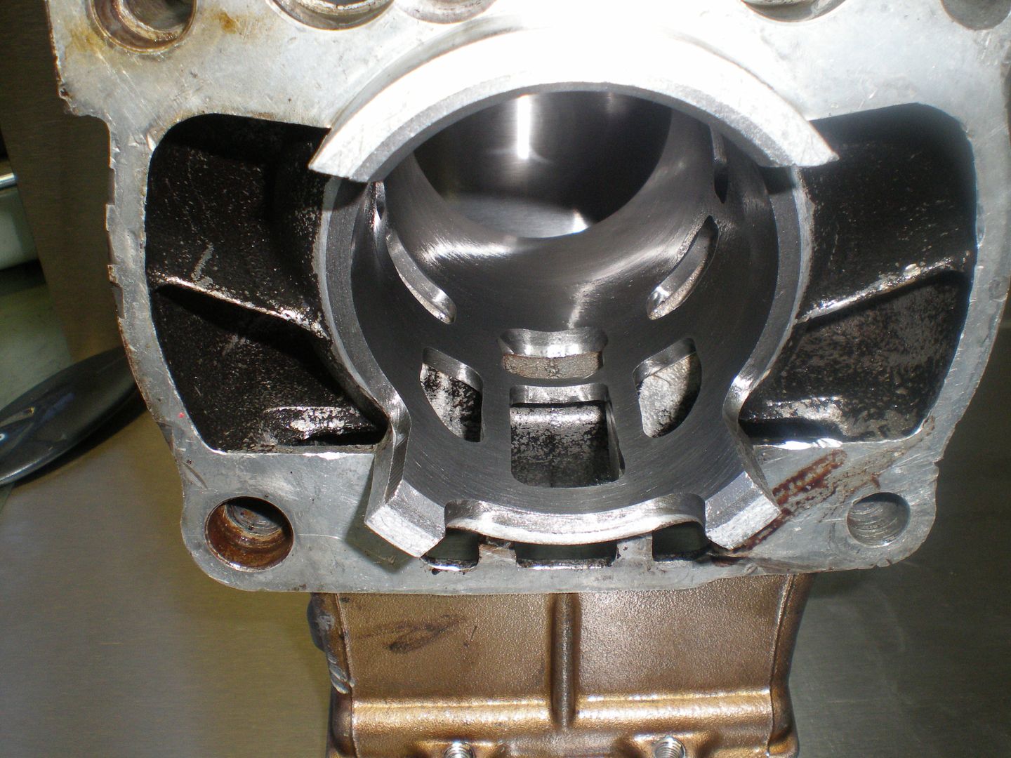 Поршень ate. Cylinder end cap turning.